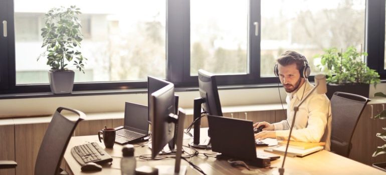 The efficiency of your customer support can be significantly boosted with the benefits of CRM software.