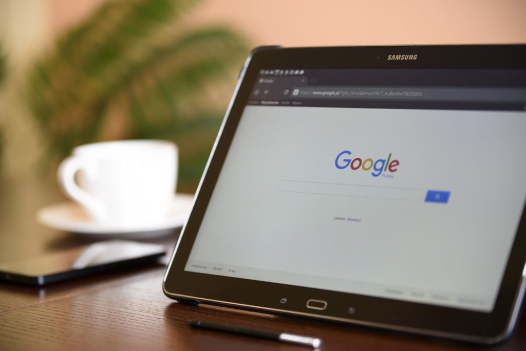Google search bar - the most important keywords for movers